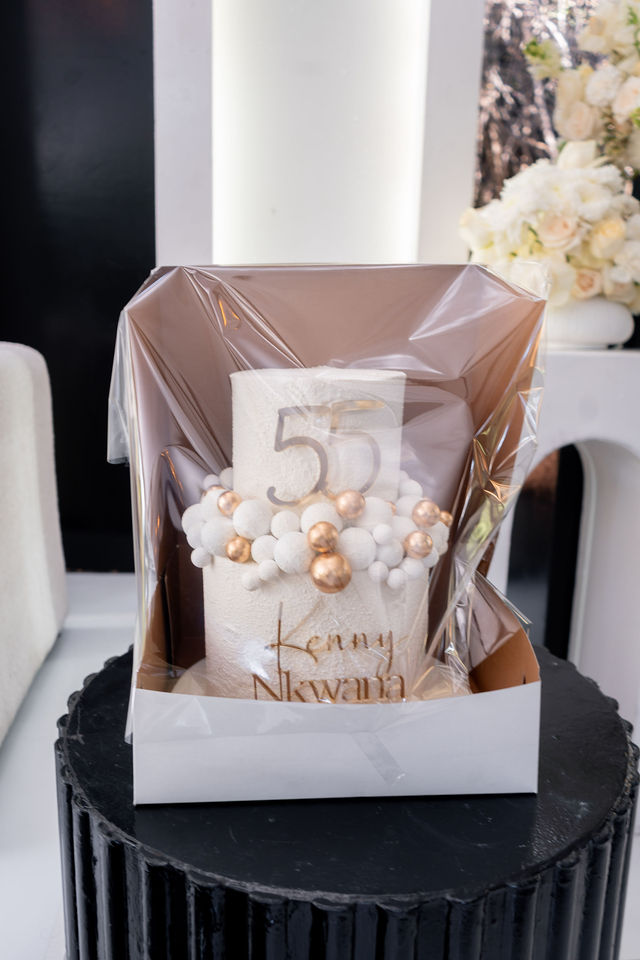 Kenny's 55th - Decor, photograph 2