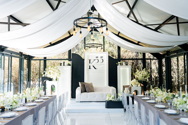 Kenny's 55th - Decor